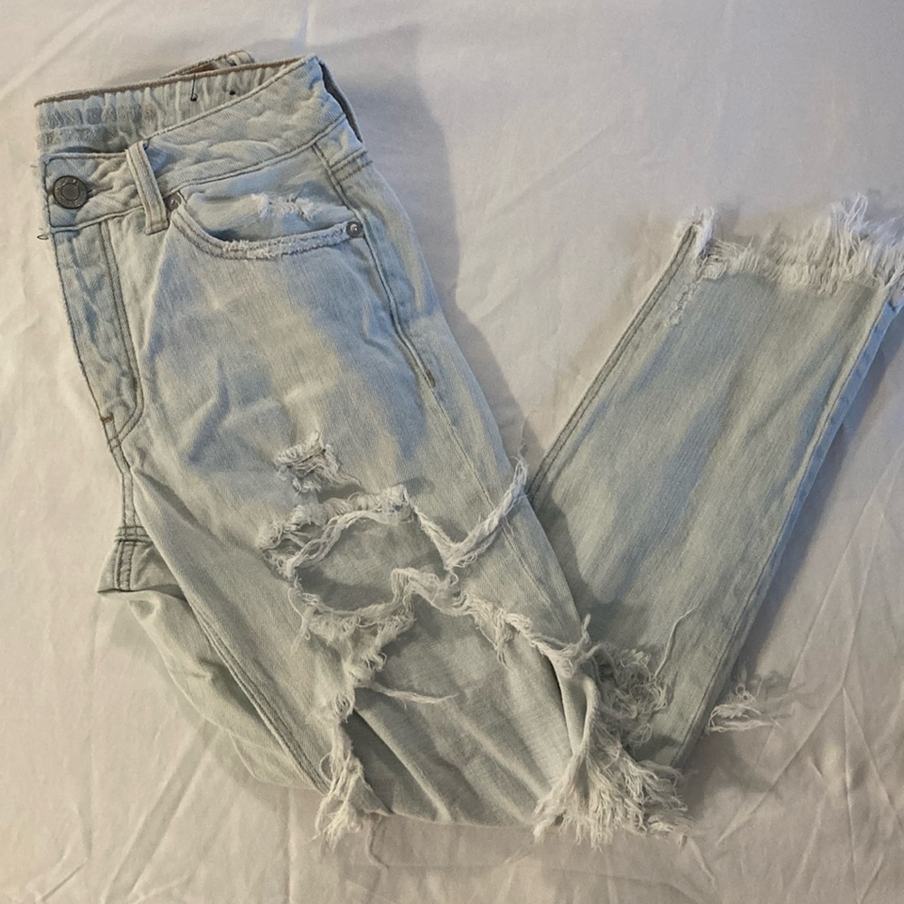 American Eagle Bleached Ripped Jeans     ‎  size 00